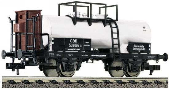 Chemicals tank car with brakemans cabin<br /><a href='images/pictures/Fleischmann/544501.jpg' target='_blank'>Full size image</a>